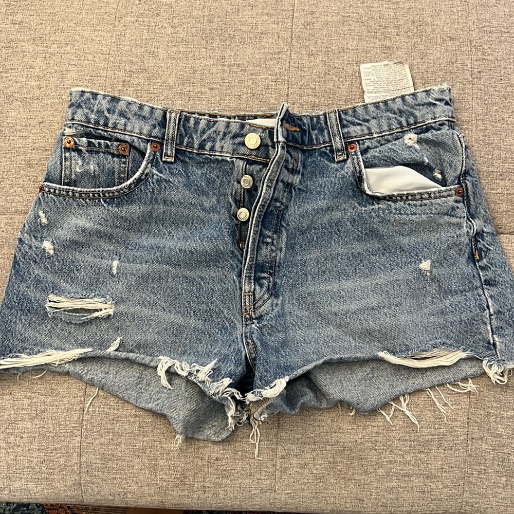 Zara size 8 high rise shorts - Picture 2 of 2